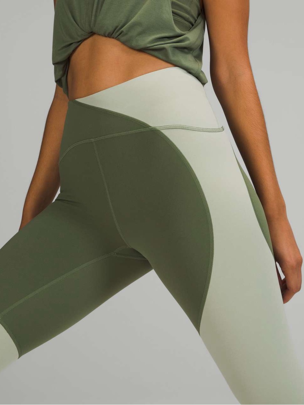 Lululemon Nulu Colour Block High-Rise Tight 22"
Green Twill / Green Fern sz 6